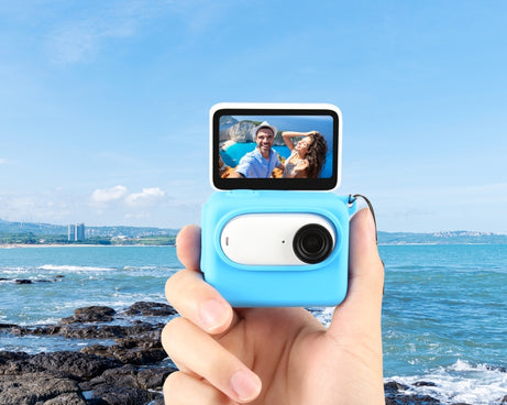 For Insta360 GO 3 PULUZ Camera Charging Case Silicone Case with Lens Cap & Strap