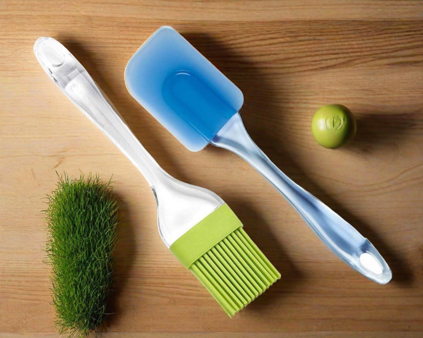 Spatula and pastry brush set for cake decorating.