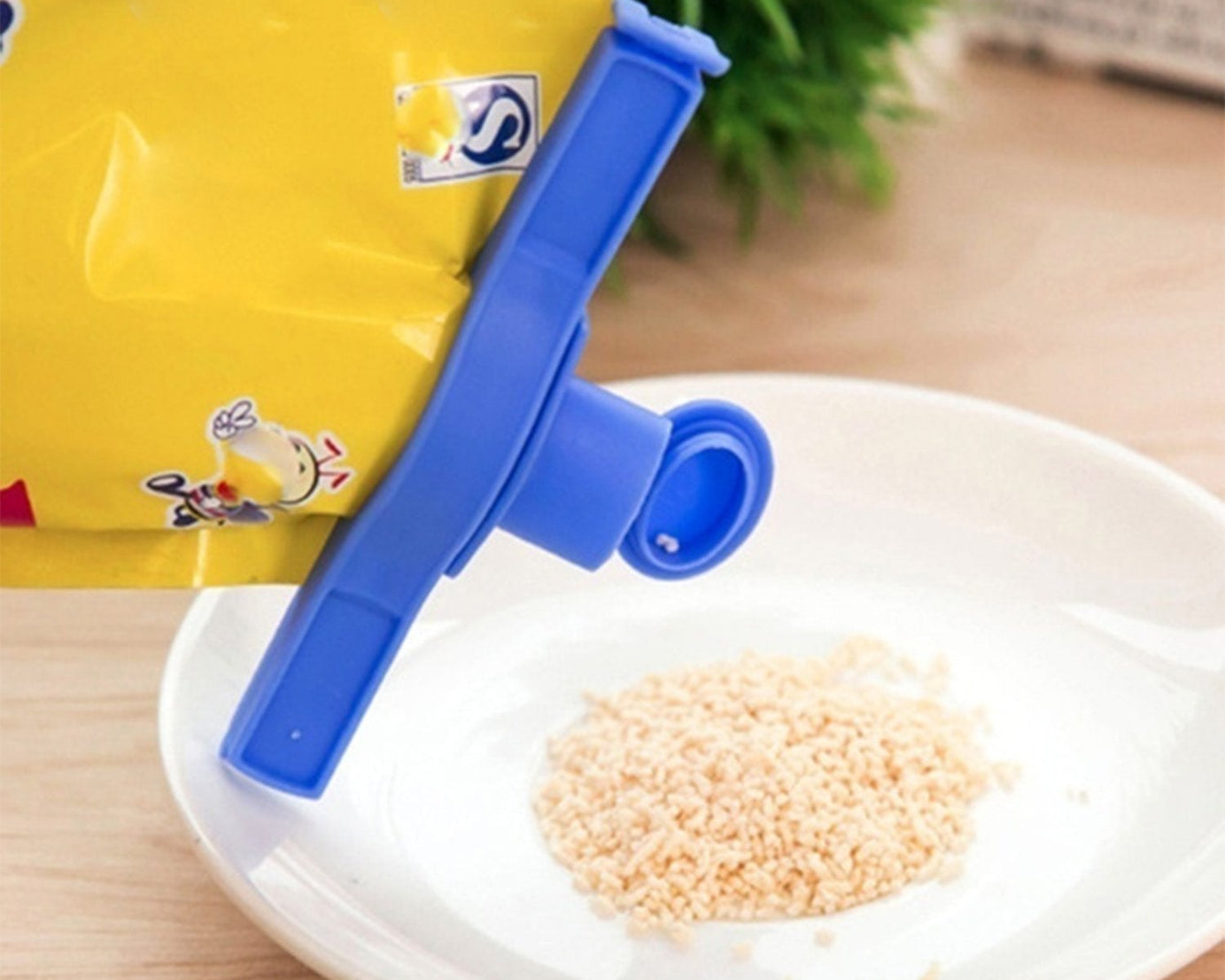 Food bag clip for sealing and storage