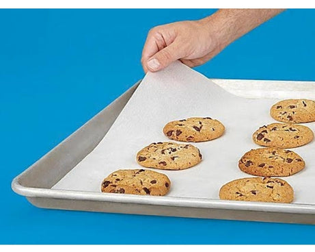 Non-stick paper roll for baking and cooking.