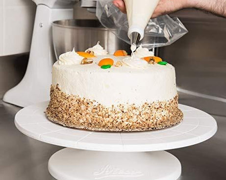 Cake decorating nozzles and bag set