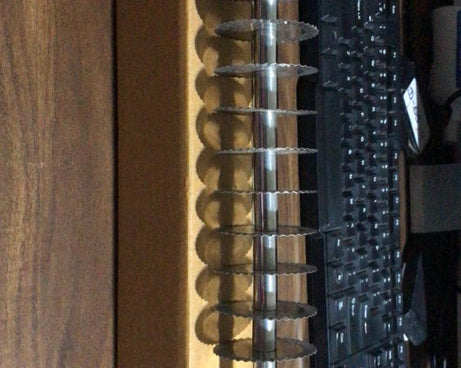 Dough cutting tool for kitchen use, suitable for various dough types