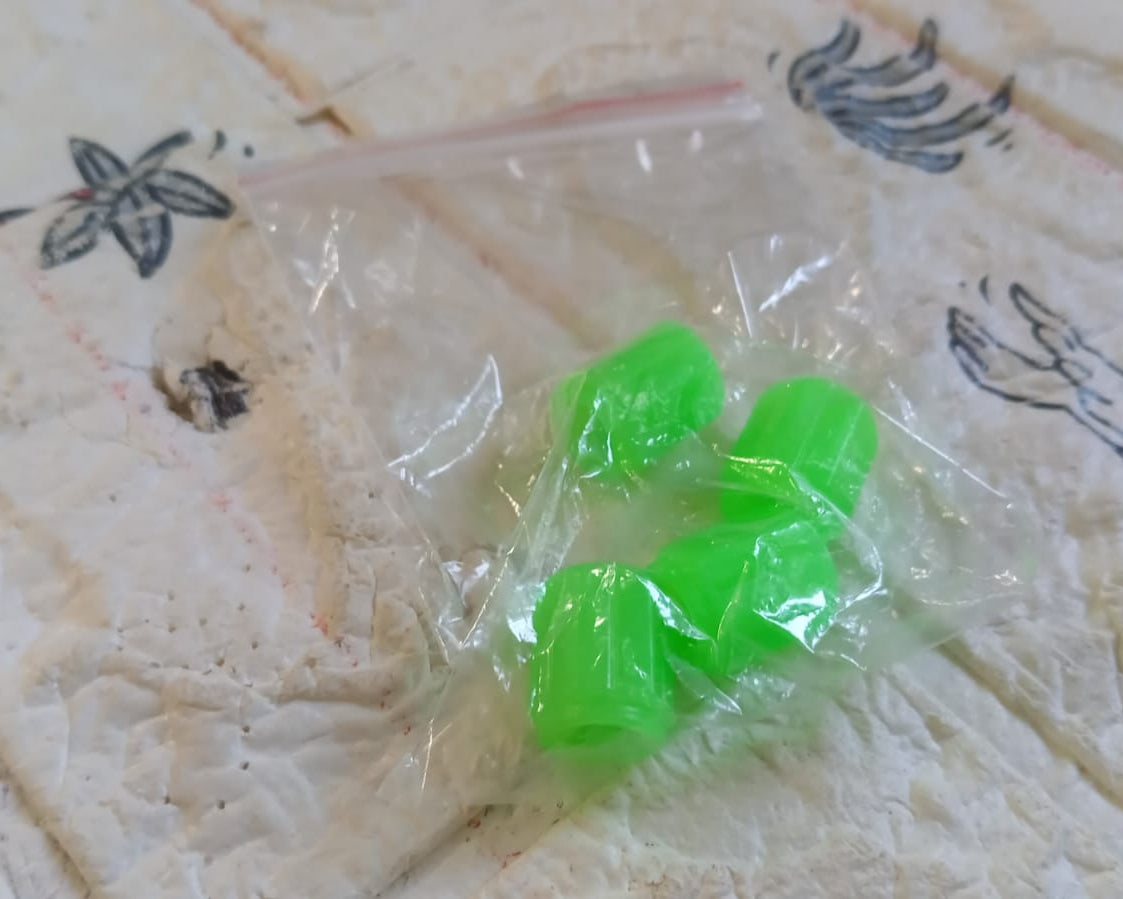 Tyre Valve Caps Luminous Glow Car Tire Air Stem Valve Cap Covers vaal cap ( 4 Pcs Mix Colour)