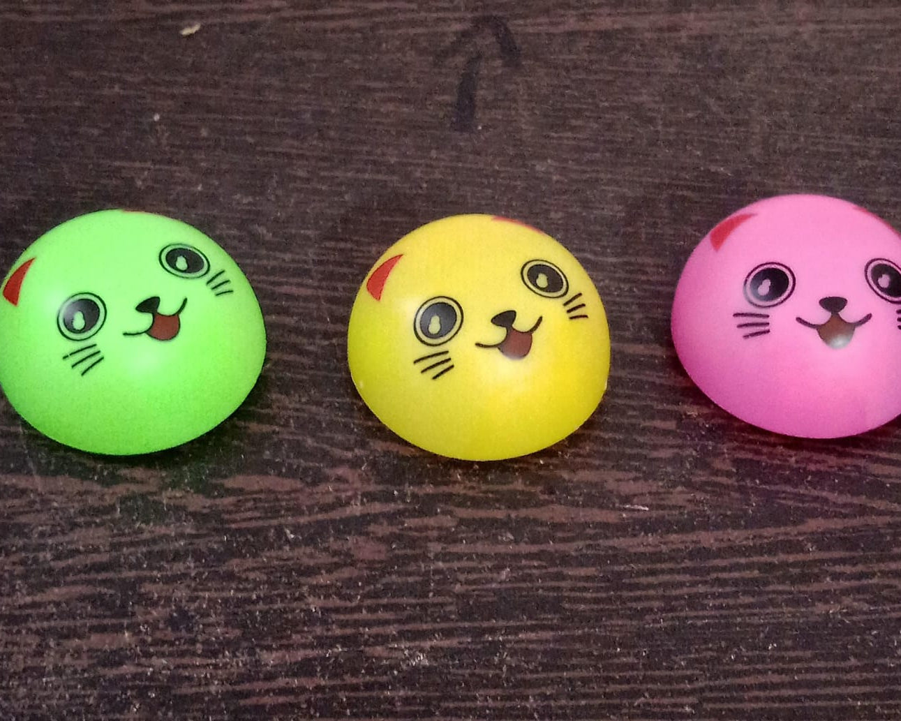 Smiley face toy with pull back action