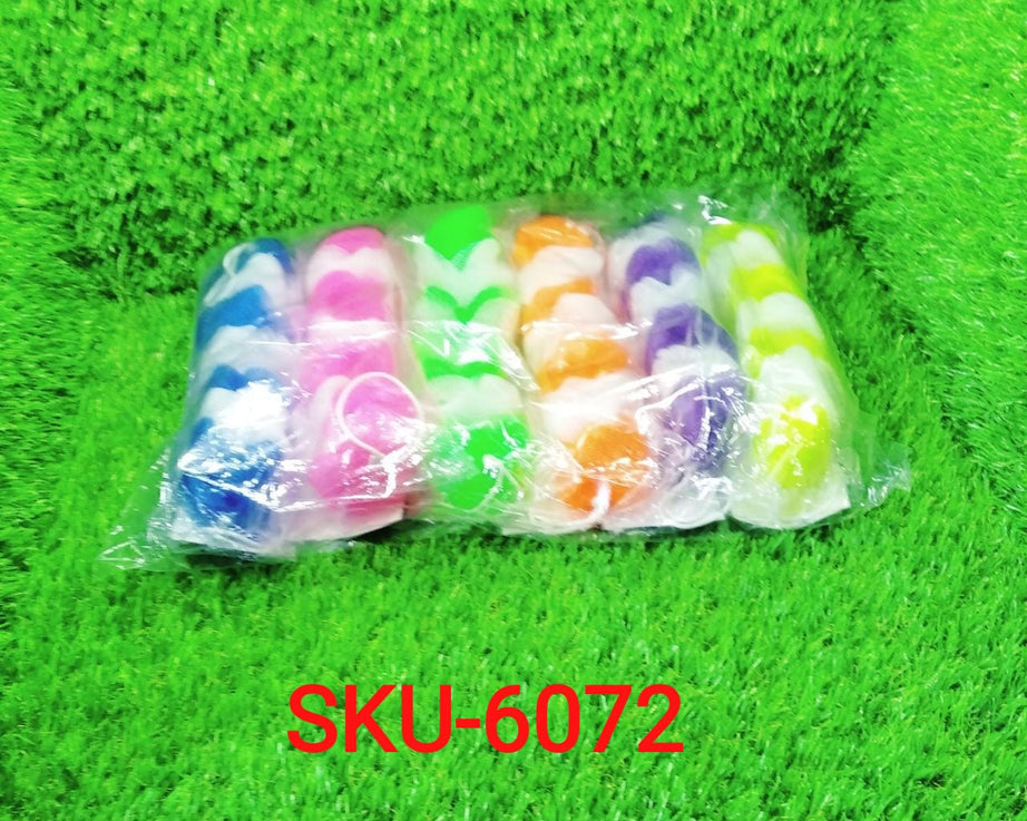 Compact hanging loofah body scrubber, set of 6, for easy skin exfoliation.
