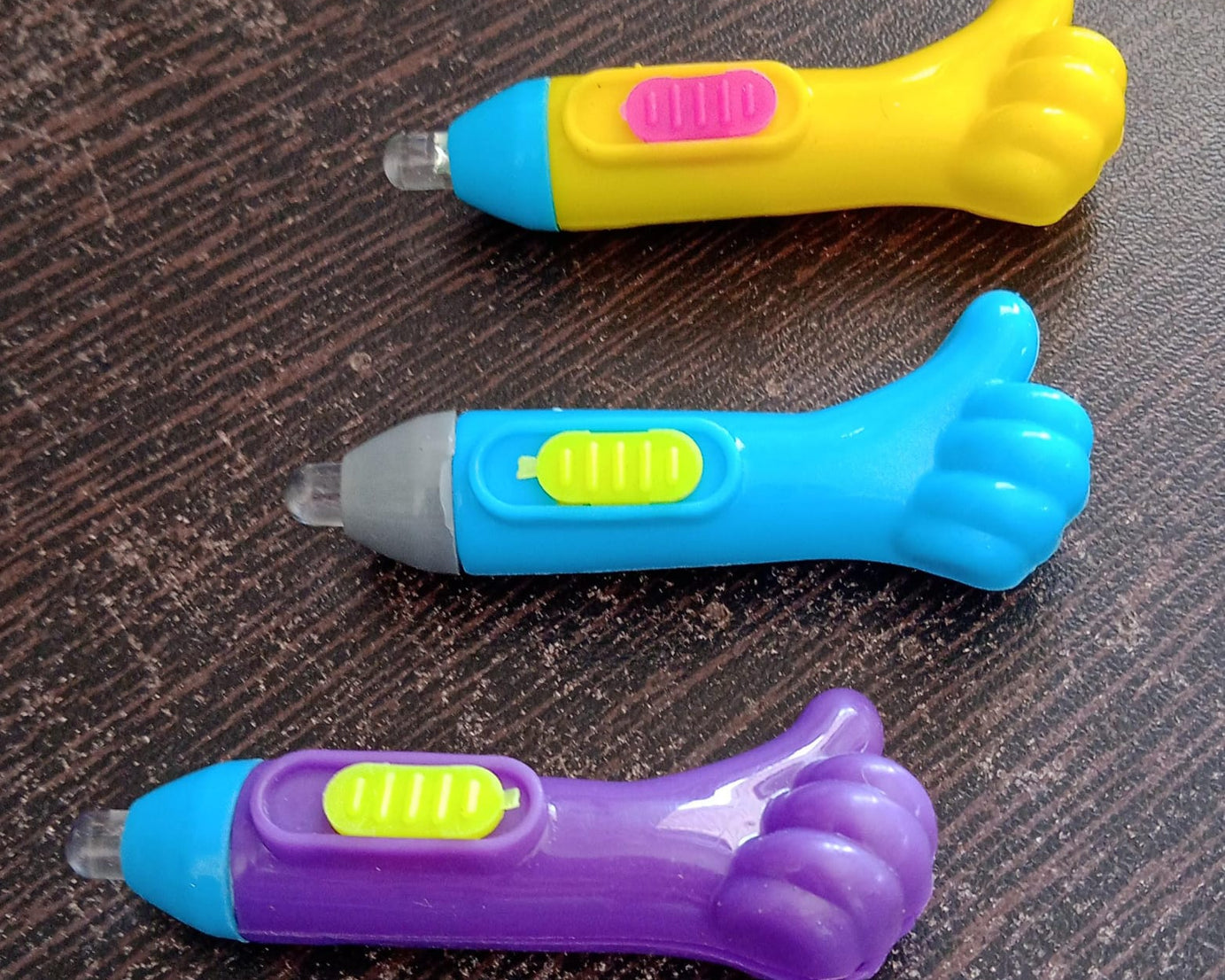 Thumb shaped light, lightning keychain, lightning toy, thumb shape LED light