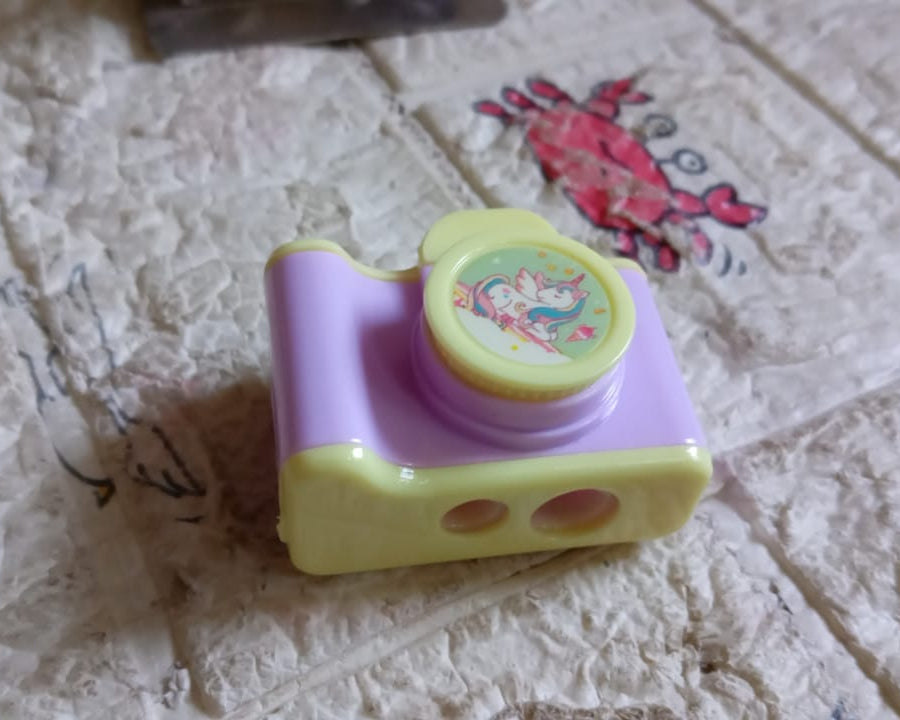 Camera Shape Pencil Sharpener | Simple Student Office Sharpener | Fashionable and Convenient, Lightweight Manual Sharpener for Kids Boys Girls Birthday Return Gifts (1 Pc)