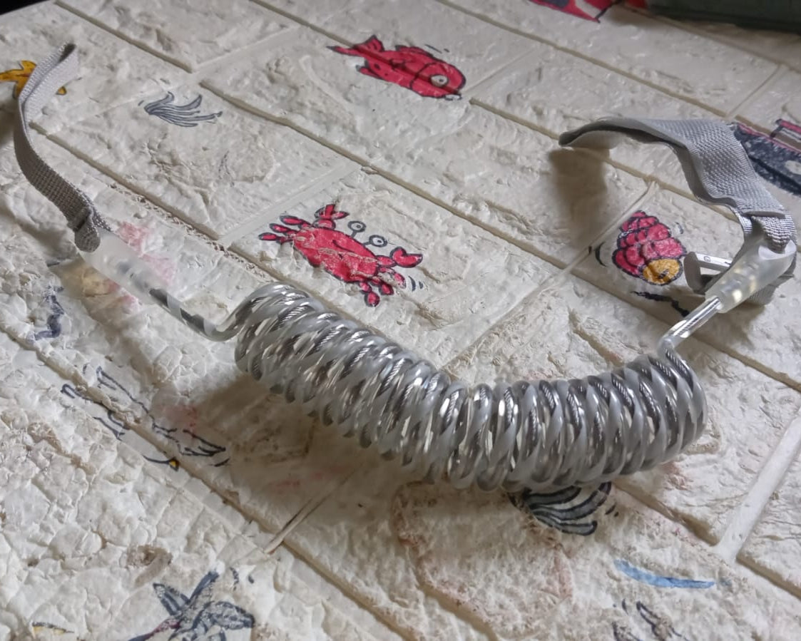 Anti-lost leash with wrist strap for children