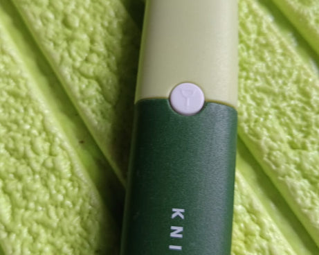 Multifunctional peeler Two in one fruit knife, fruit and vegetable cutting knife+sawtooth peeler, apple, carrot, potato, fruit slice antiskid