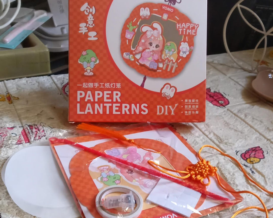 DIY Traditional Lanterns Handmade Cartoon Paper Lanterns, Antique Portable Lantern Hollow-Out Projection Luminescent LED Lamp DIY Hanging Paper Lanterns for Festival Party Decor