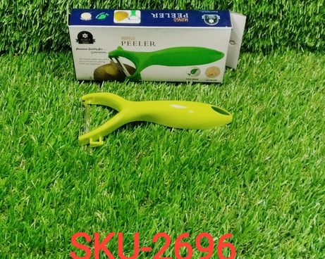 Functional peeler for everyday use, ideal for fruits and vegetables.