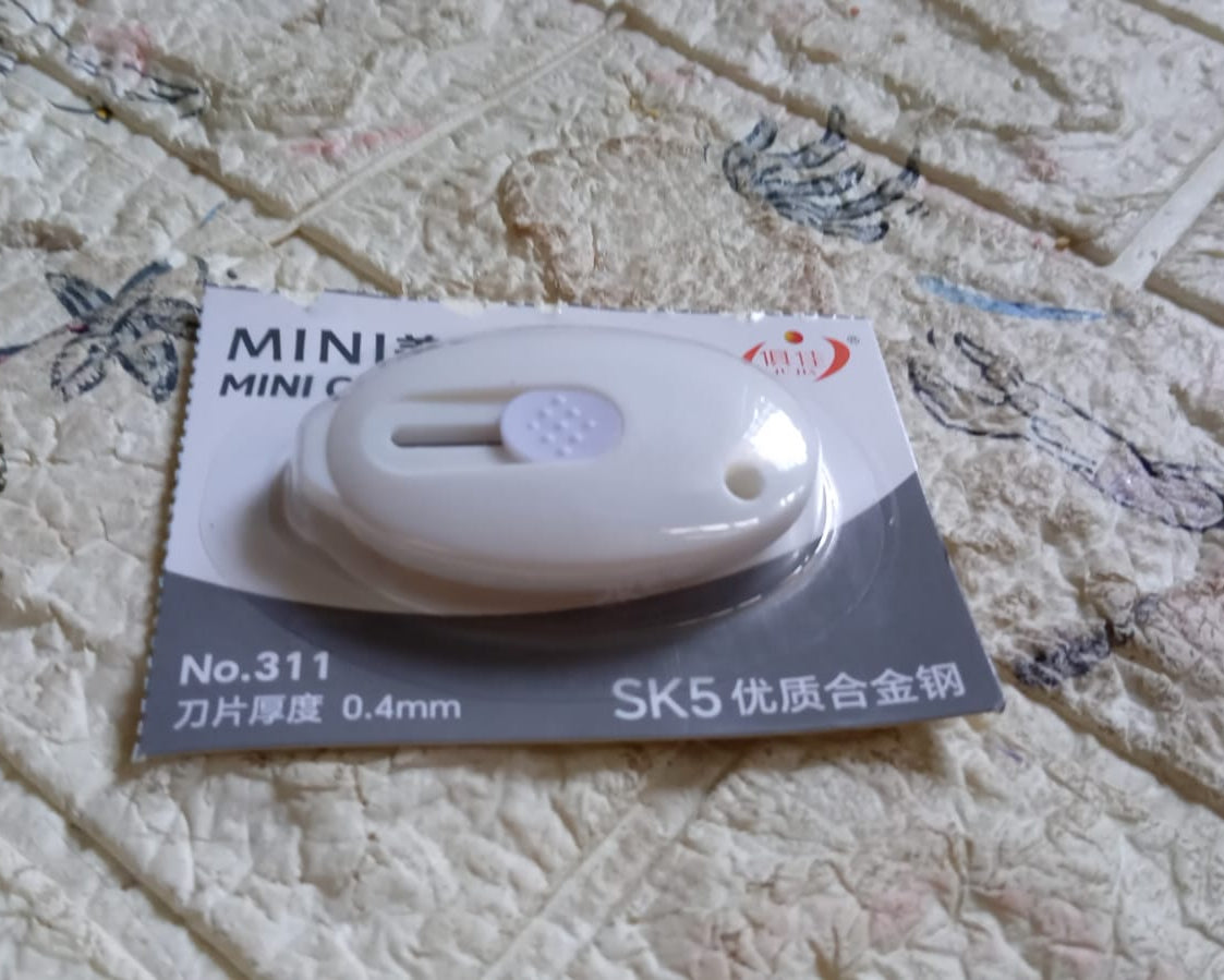 Mini Cloud Cutter (1 Pc): Portable & Safe Box Opener (Multiple Uses)