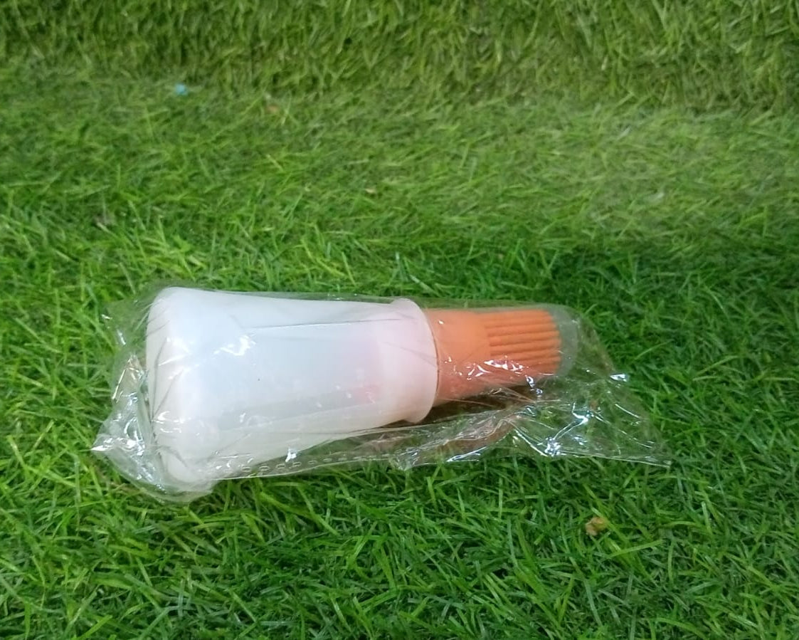 Oil bottle with silicone bristle brush