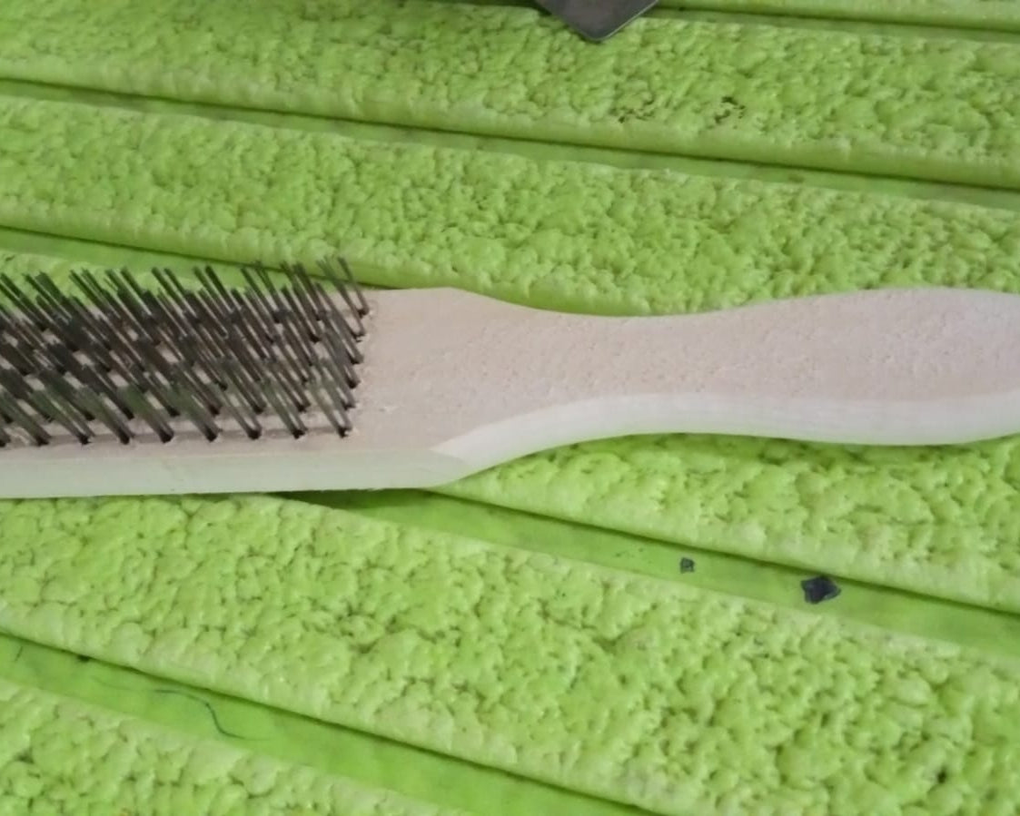 Wooden Handle Steel Wire Brush (1 Pc)