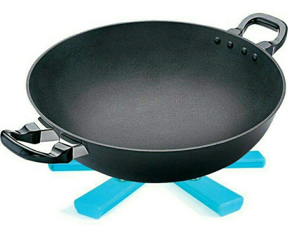 Portable and foldable kitchen hot mat, non-slip and heat-resistant.