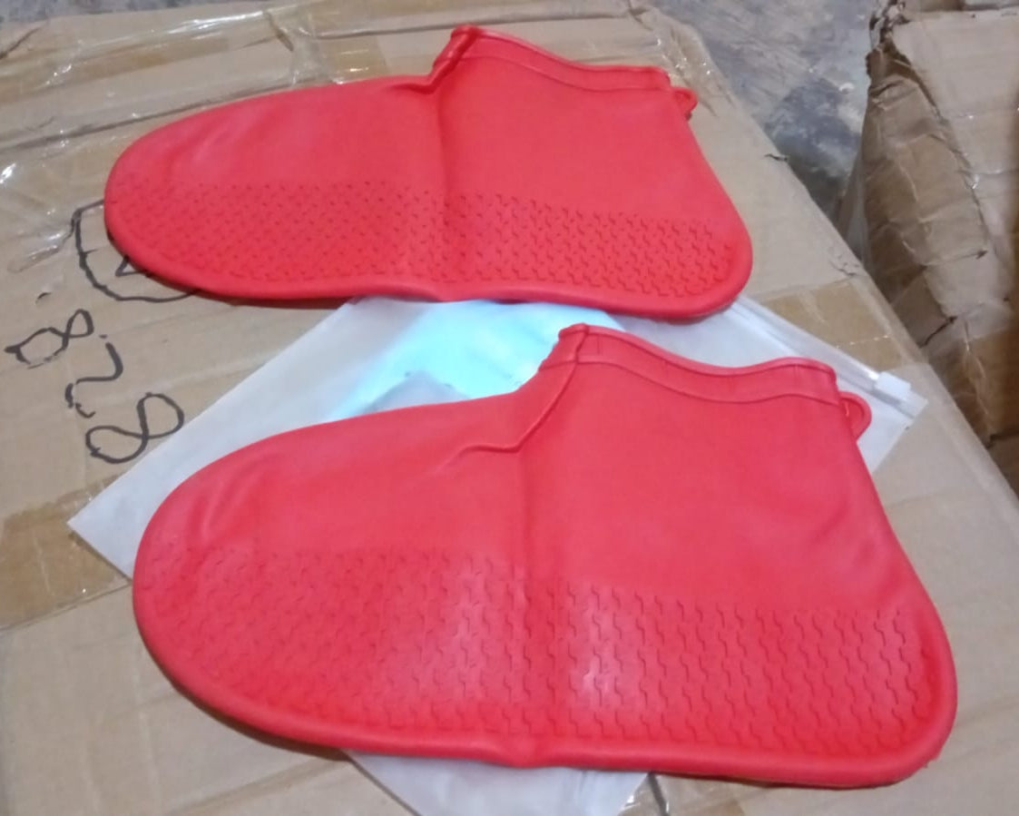 Non-Slip Silicone Rain Reusable Anti skid Waterproof Fordable Boot Shoe Cover (Medium Size / 1 Pair / Red)