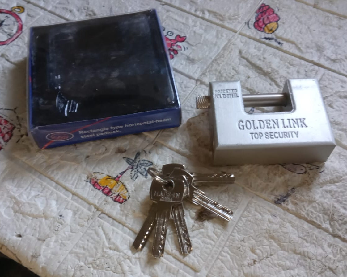 94mm Stainless Steel Padlock: Rectangular, Hardened Steel, 5 Keys