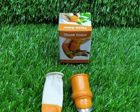 V thumb cutter set, packaged in box.