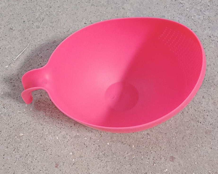 Rice washing bowl with thick drain basket and handle for easy use.