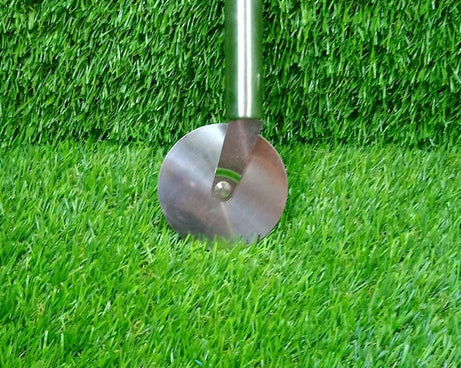 Versatile cutter for pizza, pastries, and sandwiches