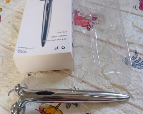 360 Degree Facial Roller, designed for face lifting and skin tightening, improves blood circulation and reduces puffiness.