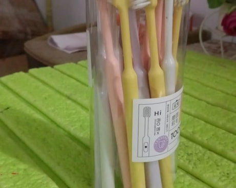 Plastic Toothbrush With Plastic Round Box (20 pcs Set)