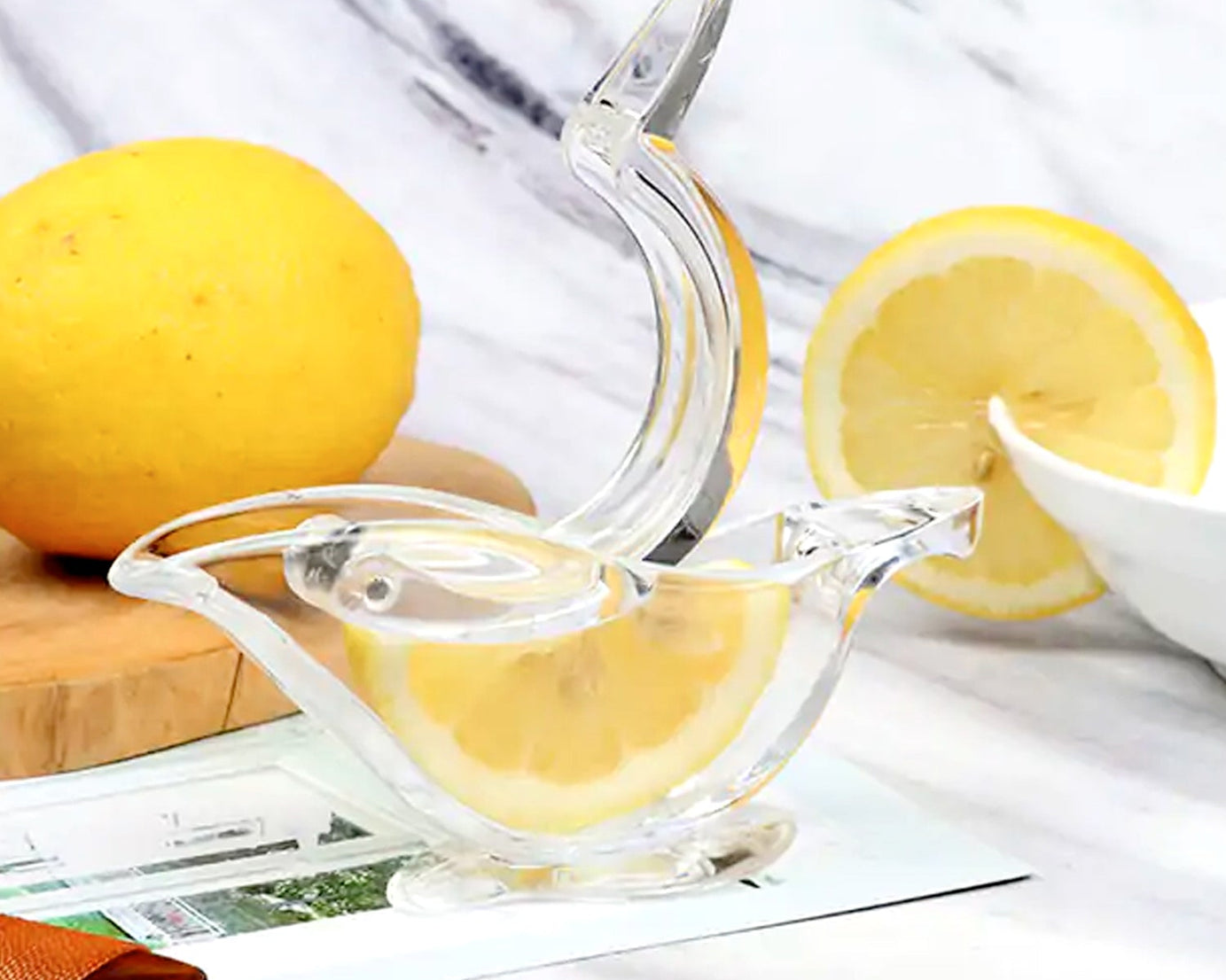 Citrus juicer with transparent design