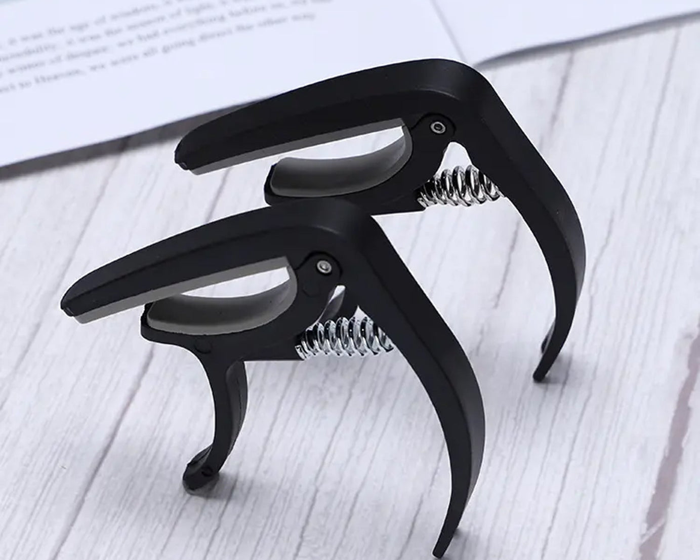 Guitar Capo with Pickup Stand, Soft Pad for Acoustic and Electric Guitar Ukulele Mandolin Banjo Guitar Accessories